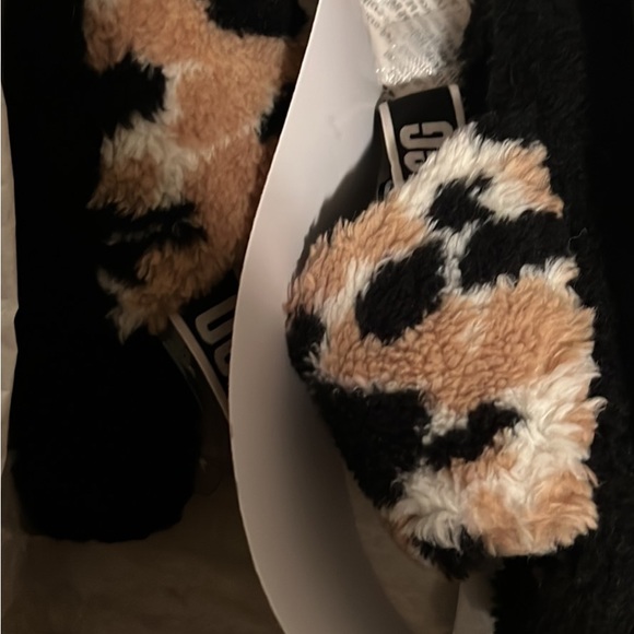 UGG Slippers for Sale - Size 7 Brand New Never Worn - Picture 2 of 2